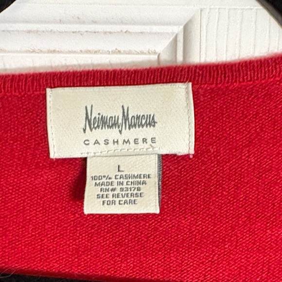 Neiman Marcus Red and Black Ombre Sweater Cashmere - Picture 2 of 5